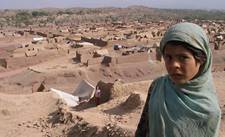 Pakistan: M�dchen im Shamshatoo-Fl�chtlingslager